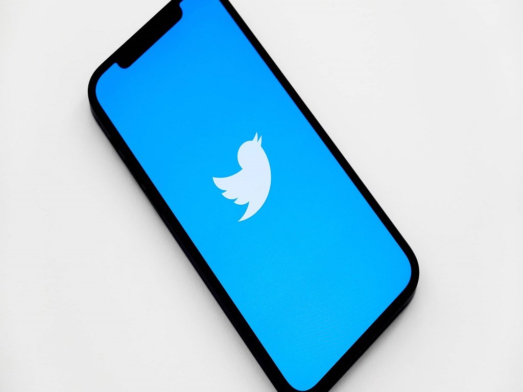How to Change Twitter Color on iPhone by Twitter Blue